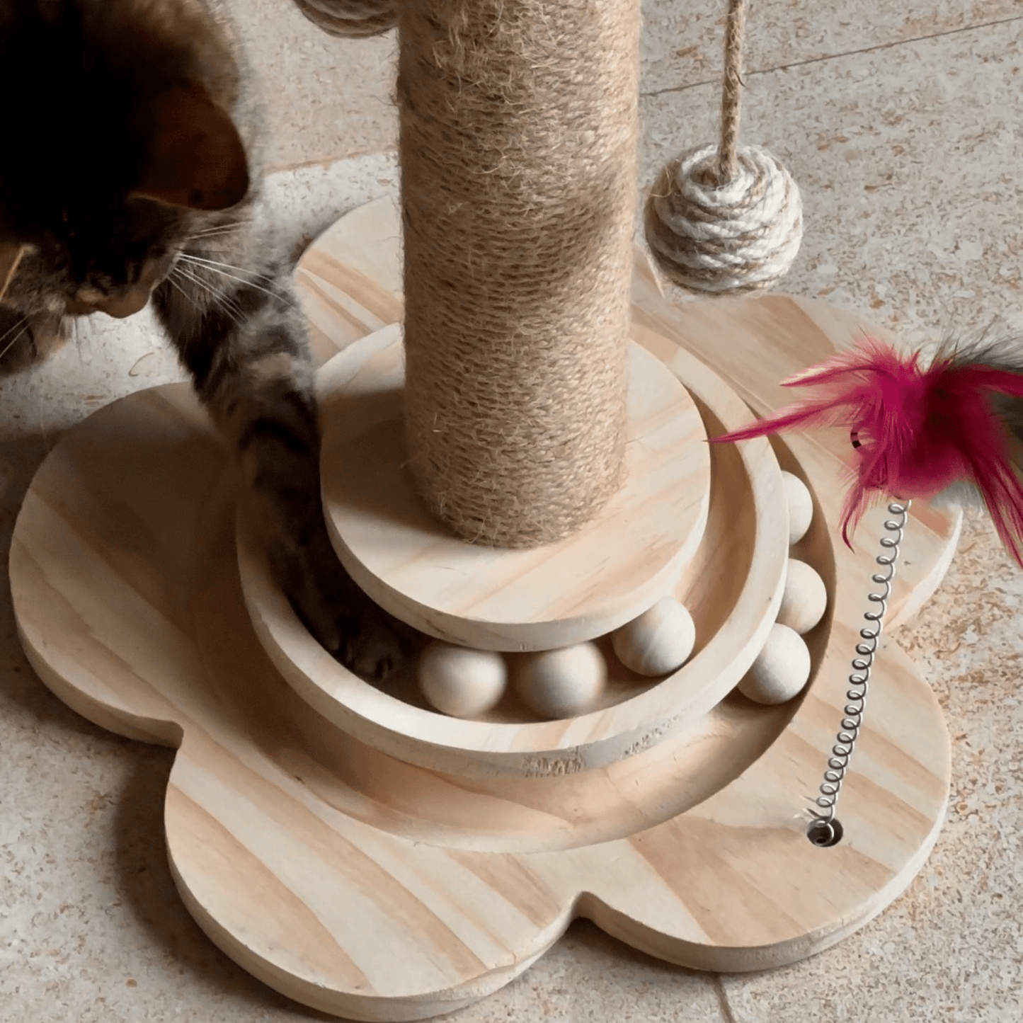 Arbre à chat en bois en forme de tour | MyPetsHub