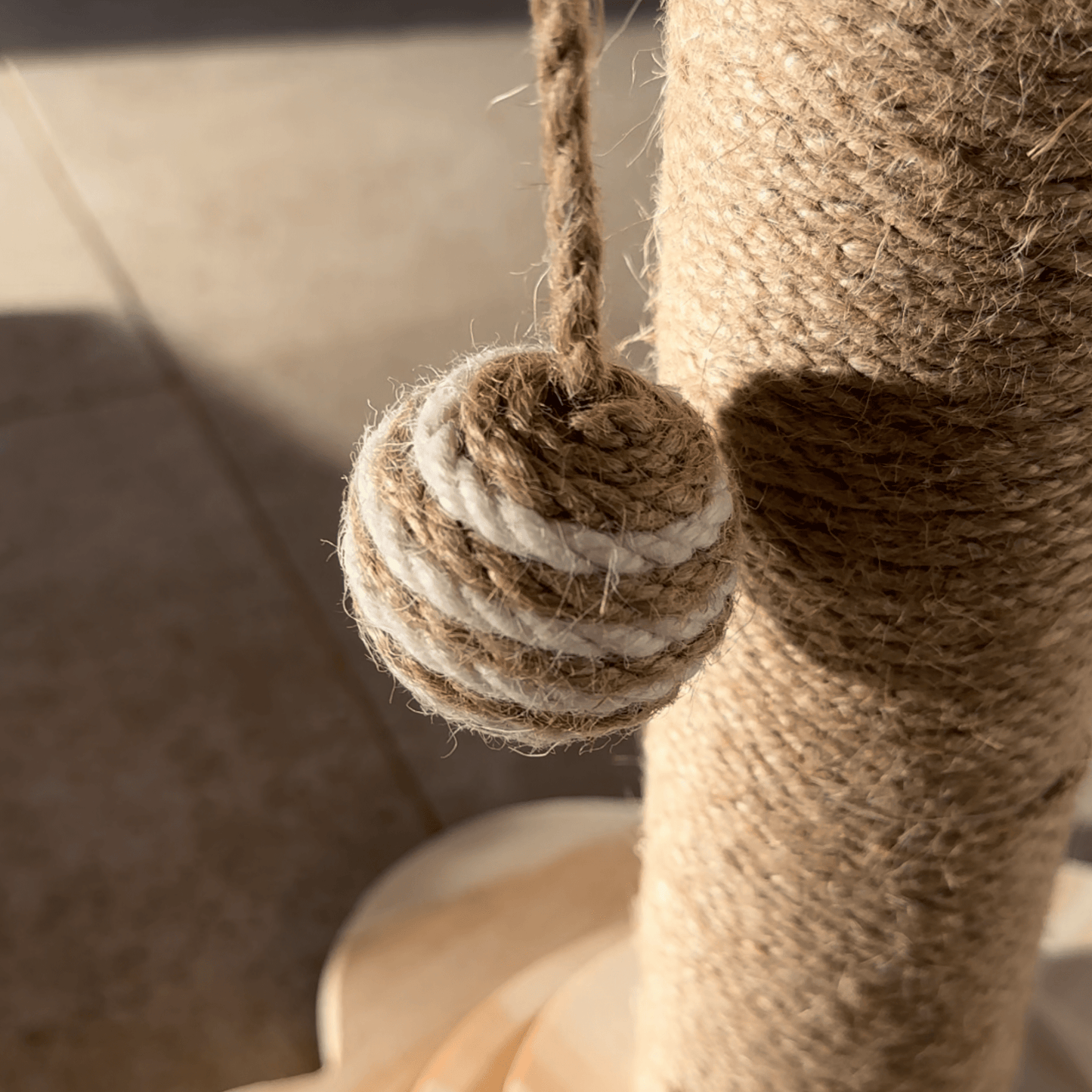 Arbre à chat en bois en forme de tour | MyPetsHub