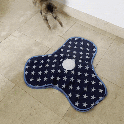 Jouet interactif pour chat avec ficelles stimulantes